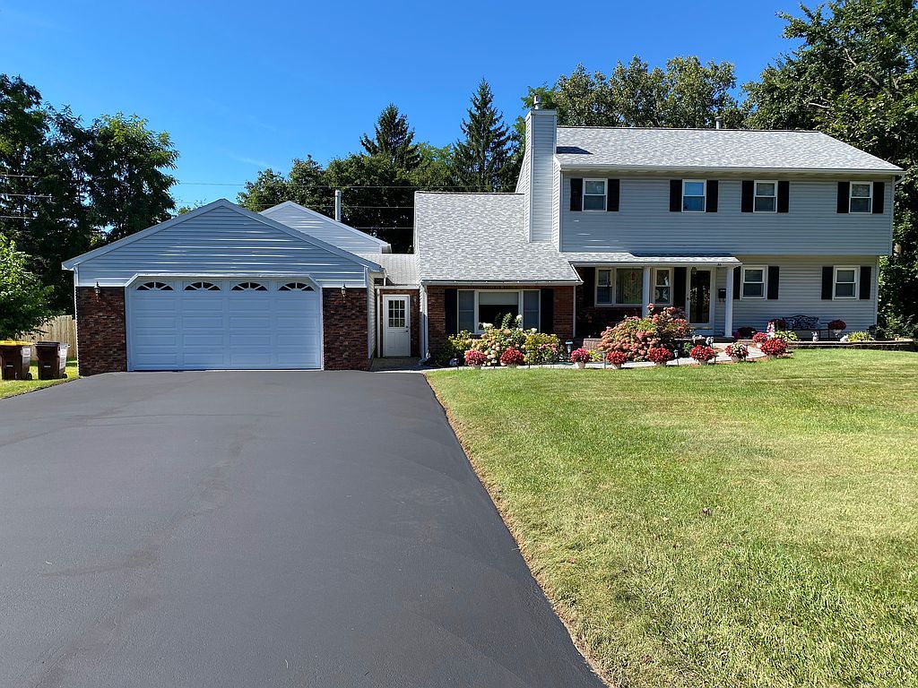 36 Tamarack Ln - Property Image
