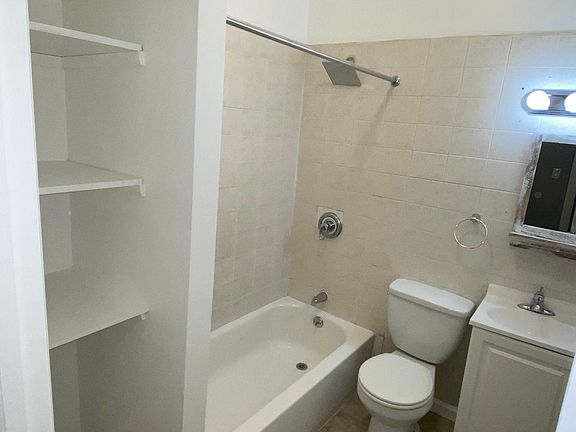 4th image of 215 E 3rd St #3R
