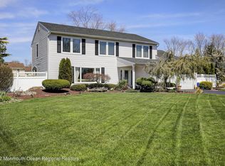 28 Monterey Ln, Manalapan, NJ