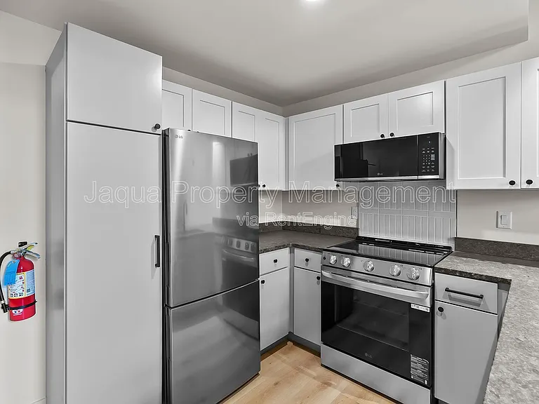 266 E Michigan Ave #402 — Photo 6