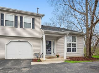 277 Butternut Ln, Streamwood, IL 60107