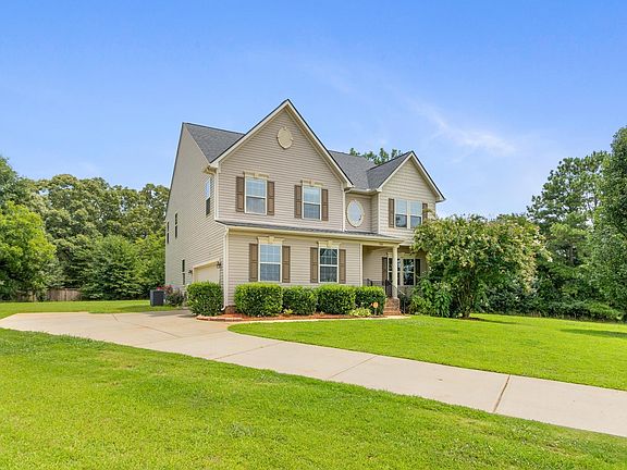 3rd image of 205 Lily Ct