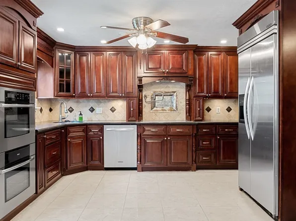 23 Pebble Pl Unit 23, Malden, MA 02148