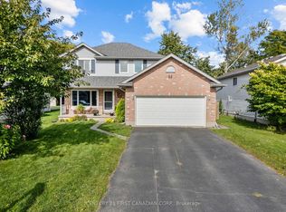 8 Robin St, North Middlesex, ON N0M1A0