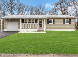 41 Brookside Dr, Howell, NJ 07731