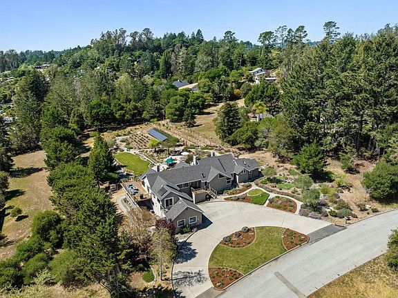 3rd image of 321 Pine Forest Dr