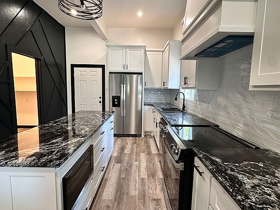2nd image of 2522 Broadway St