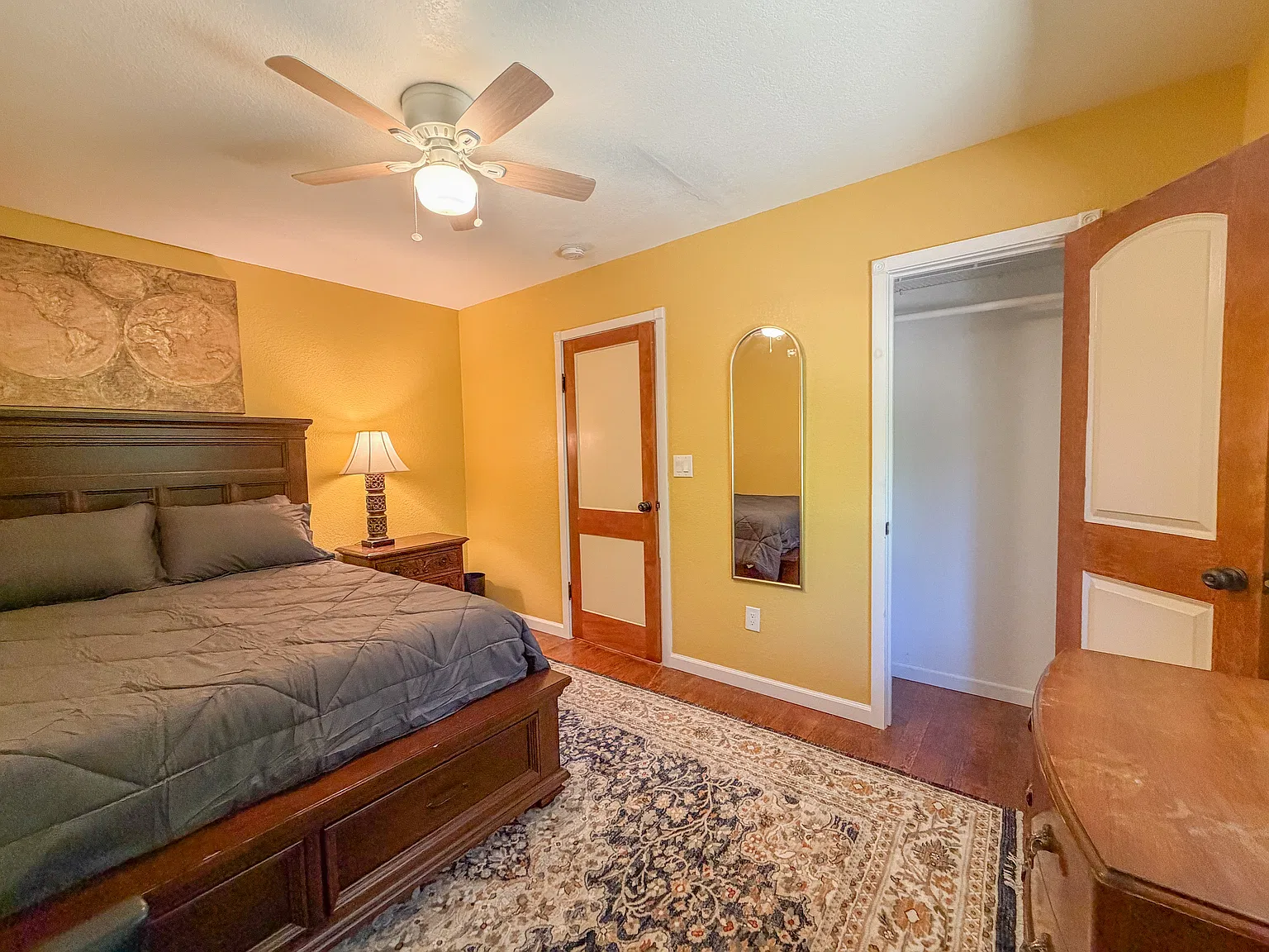 3 bed, 1200 sqft, $2,300 — Photo 4
