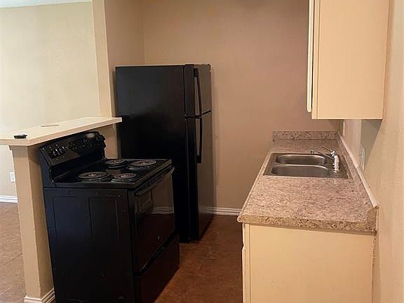 2nd image of 115 W Rogers St #5