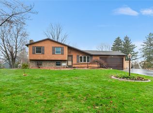 1362 Robin Hood Ln, Webster, NY 14580