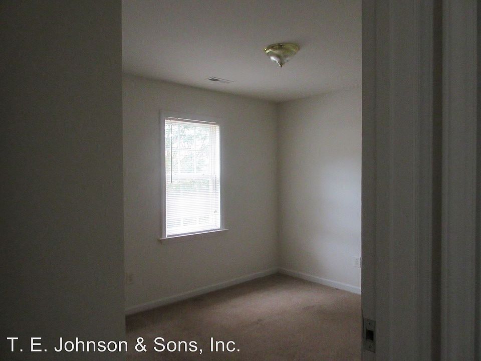 2nd image of 554 Mission Rd