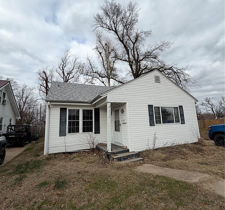 1st image of 712 E Gladys St
