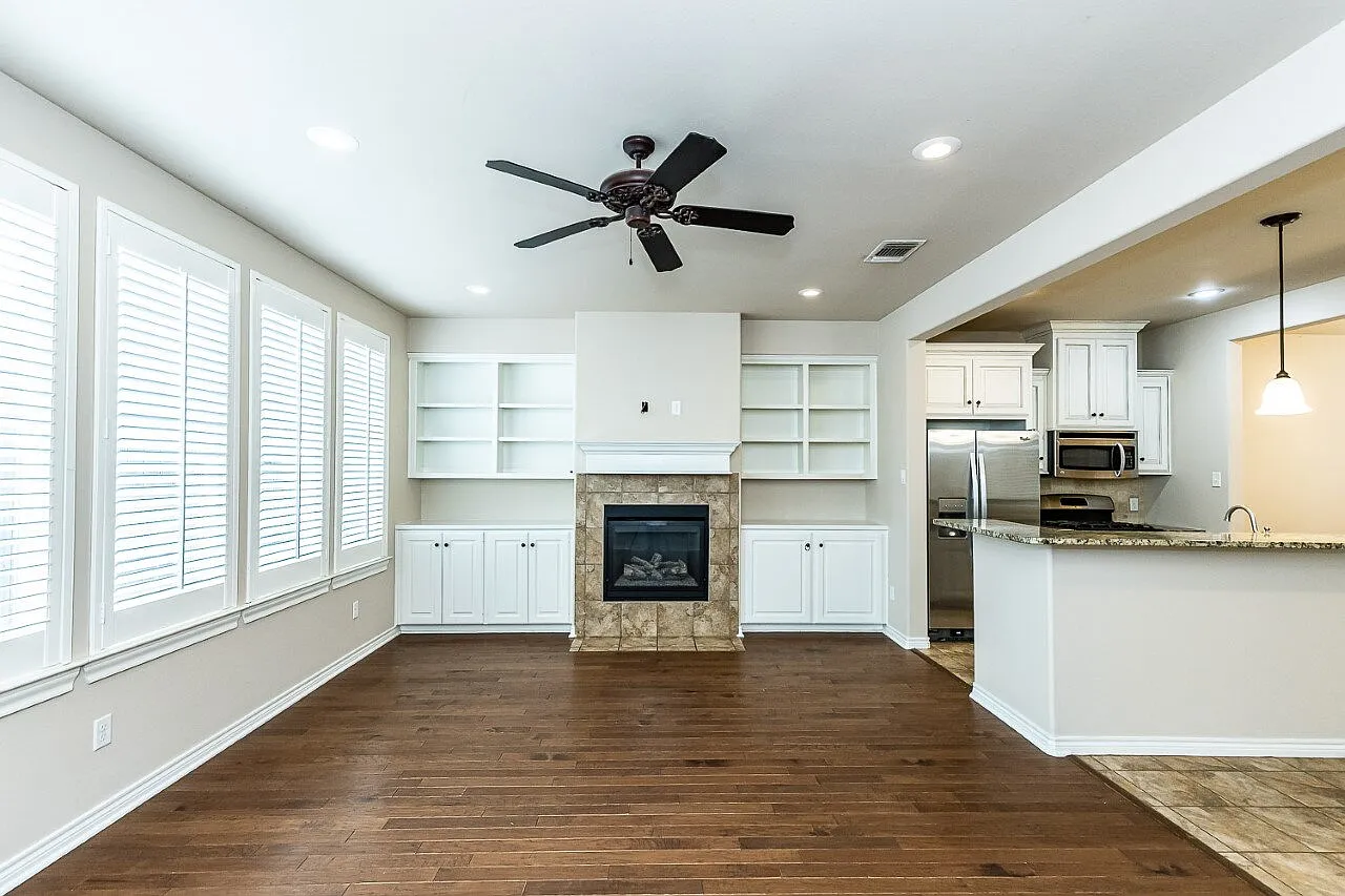 3 bed, 2.5 bath, 1625 sqft, $2,150 — Photo 3