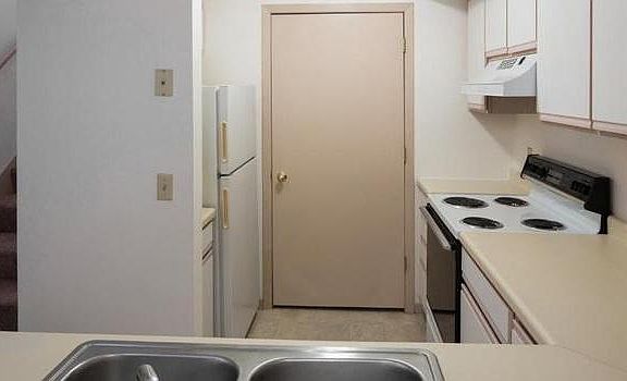 5th image of 4127 Meadow Pkwy APT C