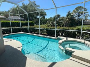 9504 Forest Hills Cir, Sarasota, FL 34238
