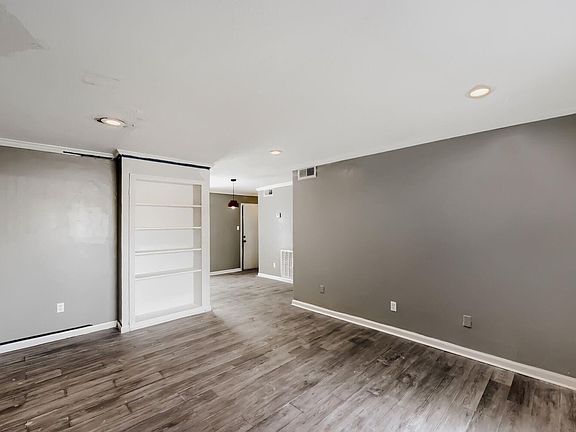 2nd image of 5625 Antoine Dr APT 307