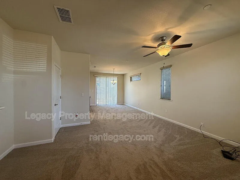 3 bed, 2.5 bath, 1315 sqft, $2,495 — Photo 3