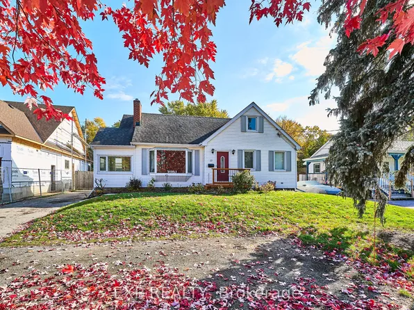 17 Eastwood Ave N, Oshawa, ON L1G 3Y5