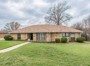 3102 Avon Dr, Arlington, TX 76015