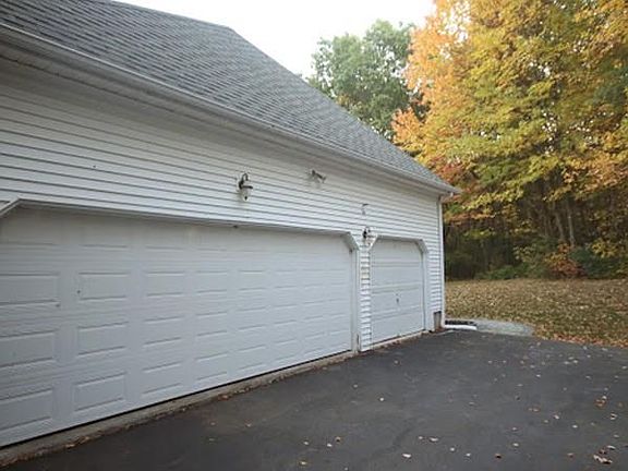 3rd image of 114 Rosemont Dr