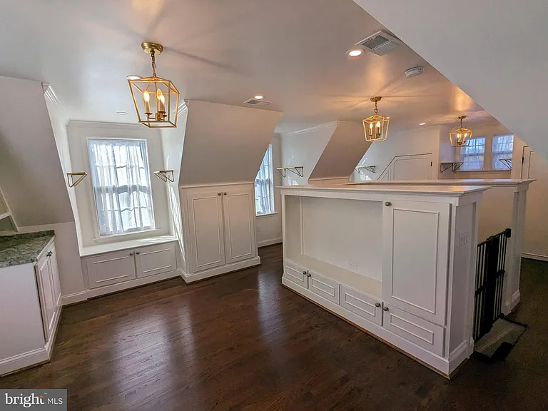 4910 Crescent St — Photo 23