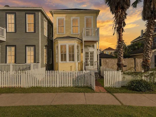 1607 Market St, Galveston, TX 77550