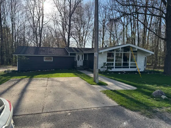 7635 8th St, Stanwood, MI 49346