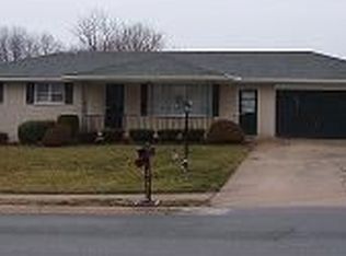 2039 Lycan Dr, York, PA 17408