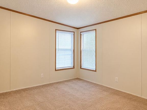 5th image of 601 N Ln