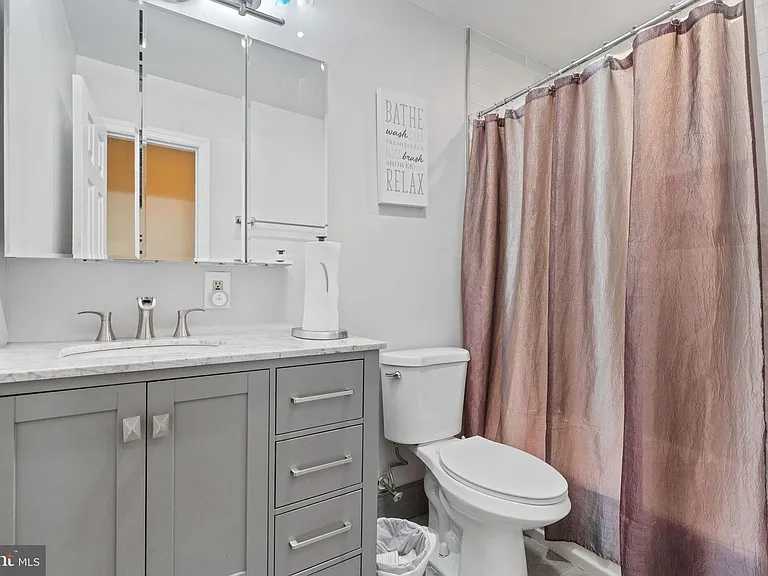 133 Robbins Ave — Photo 5