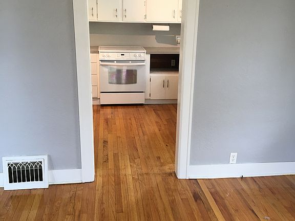 Dining room to kitchen