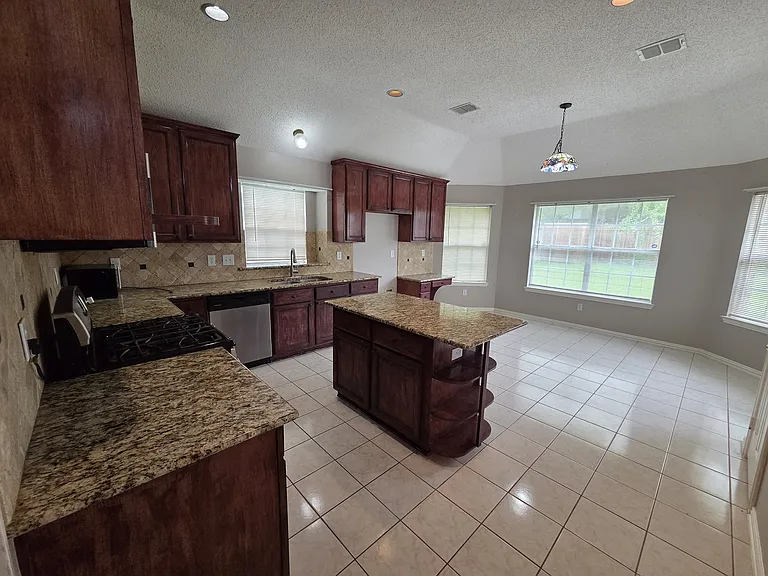 1344 Wentworth Dr — Photo 9