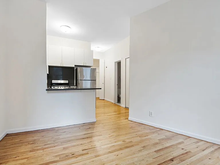 876 Lexington Ave #1A — Photo 4