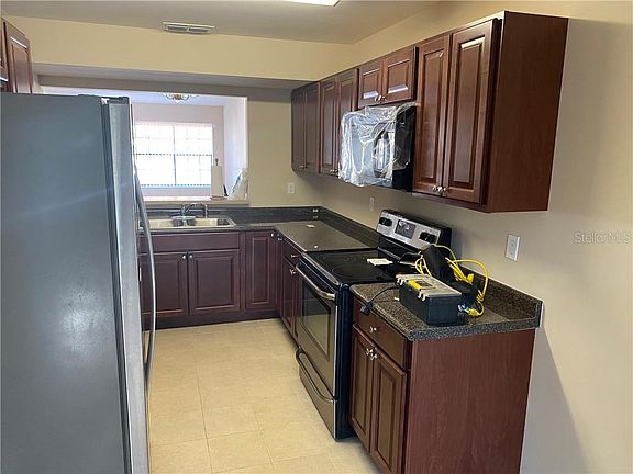 2nd image of 208 Lovell Ln