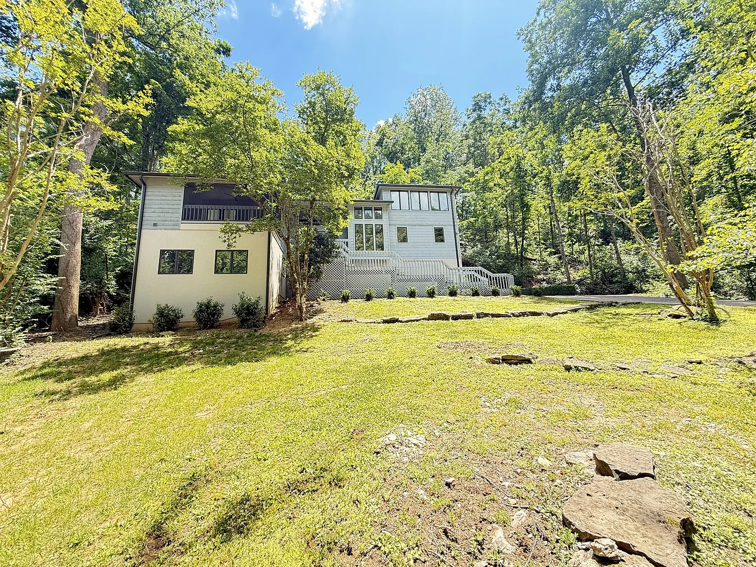 5 bed, 4.5 bath, 5191 sqft, $8,995 — Photo 2