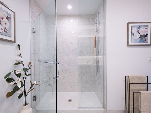 4th image of 220 W Hill St #1311