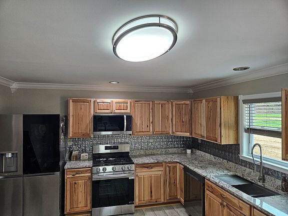 2nd image of 911 Crouch Rd