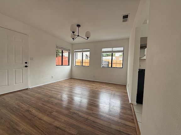 2nd image of 3142 Larga Ave