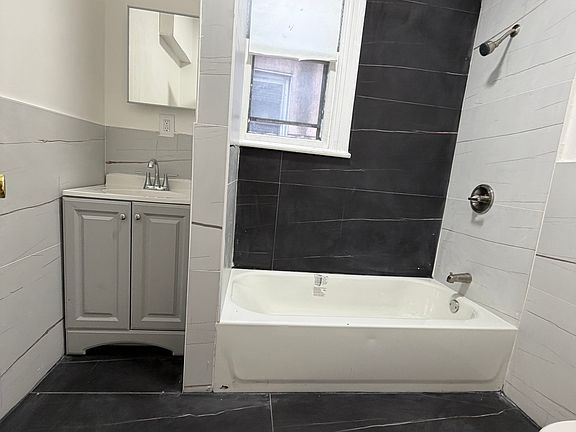 5th image of 243 Liberty Ave APT 3L