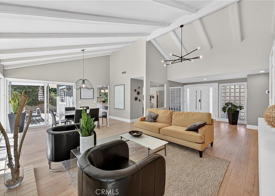 1st image of 945 Le Conte Dr