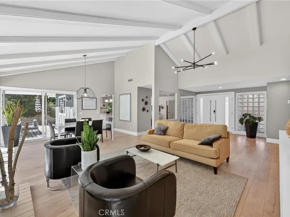 945 Le Conte Dr, Riverside, CA 92507