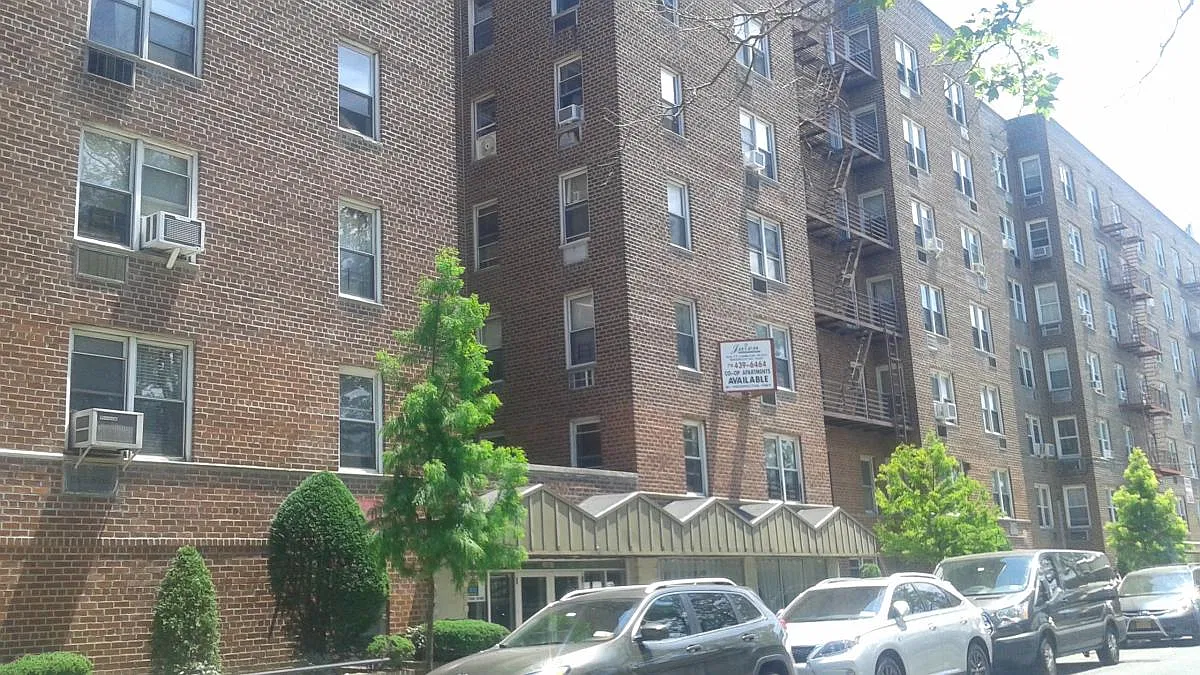 2665 Homecrest Avenue — Photo 1