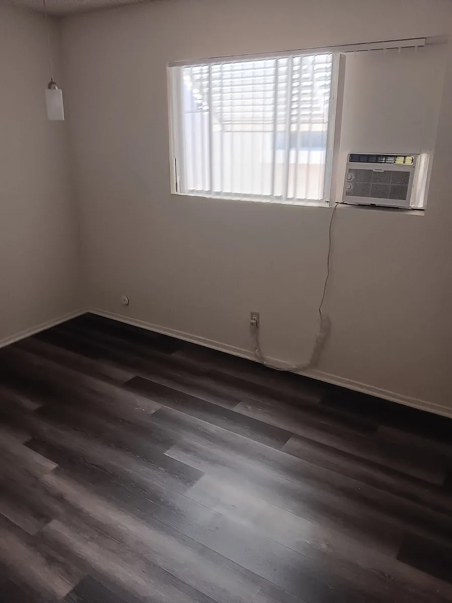 Building Photo - 919 S Marengo Ave #6