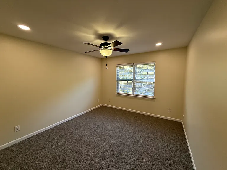10822 Chamberlain Hall Ct — Photo 31