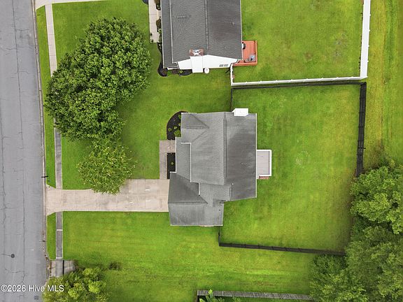 5th image of 930 Commons Drive N