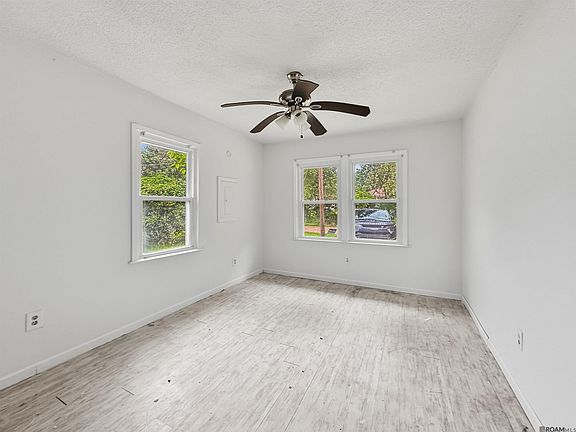 2nd image of 5156 Linden St