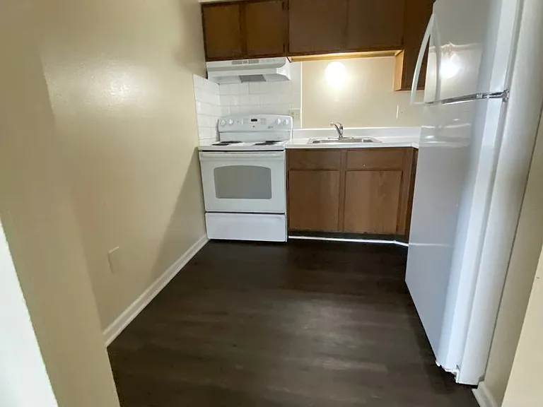 7501 W Green Tree Rd — Photo 4