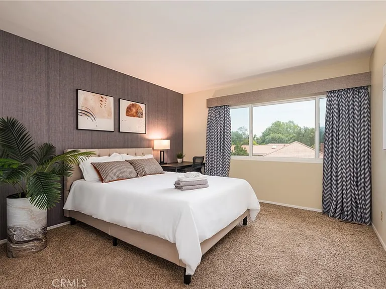 2328 E Vine Ave — Photo 10