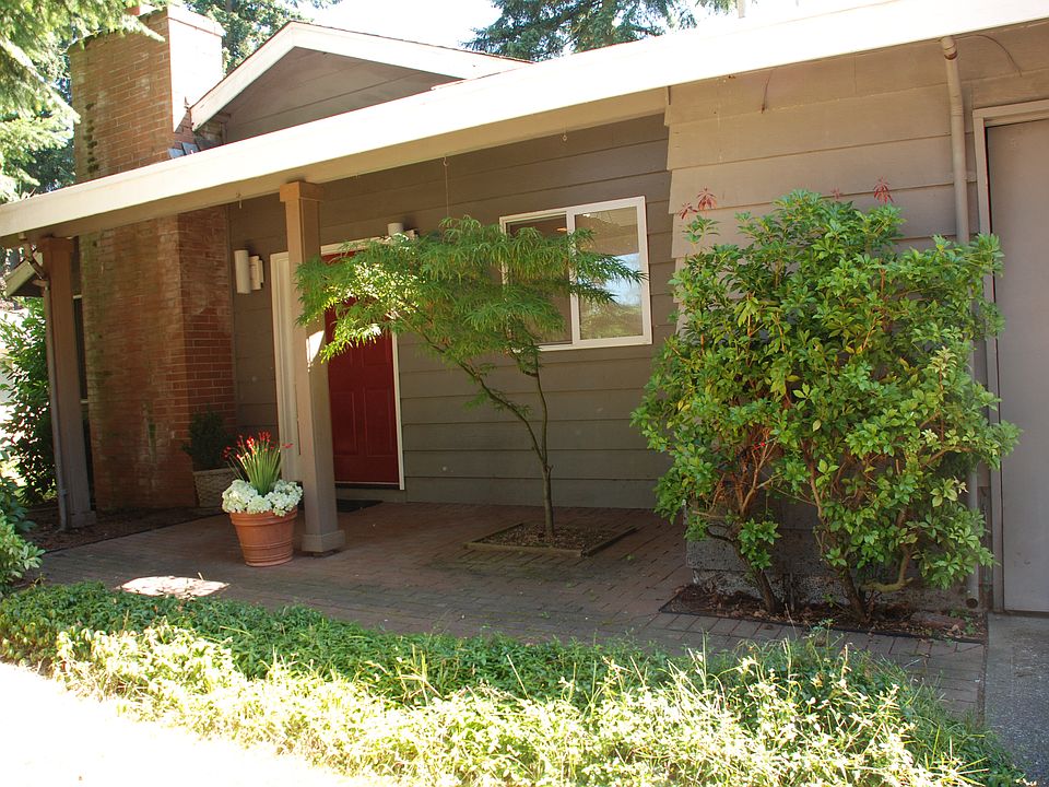 1st image of 13725 NE 72nd Pl
