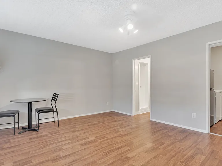 Redstone Apartments — Photo 8